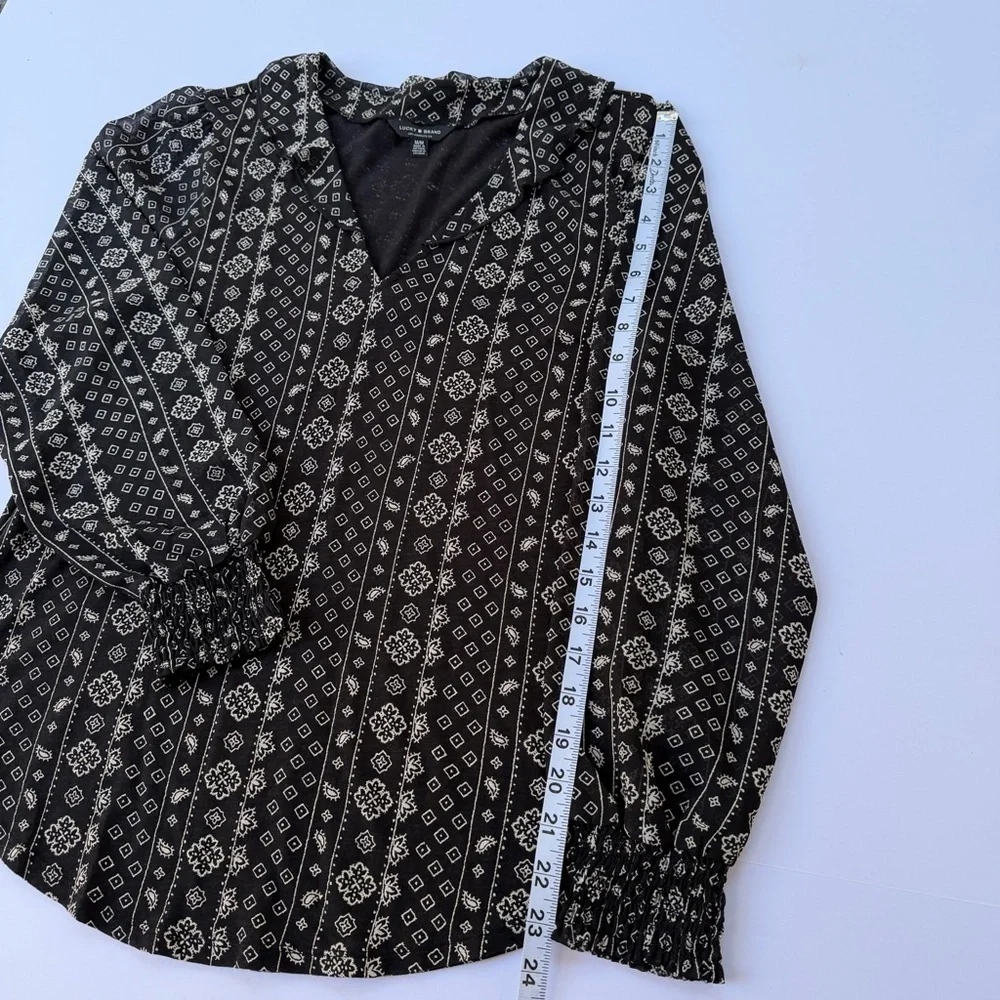 Woman’s Lucky Brand Blouse Size Medium​ - Picture 5 of 8